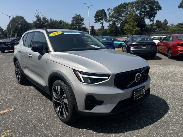 2023 Volvo XC40 B5 Plus Dark Theme AWD