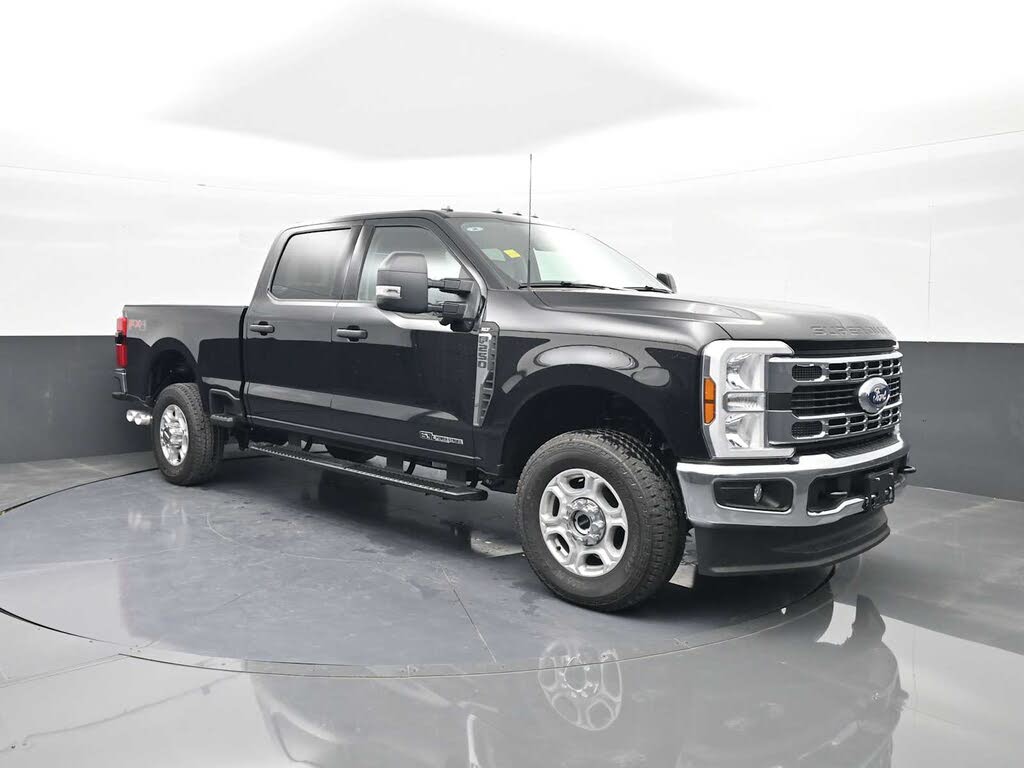 2025 Ford F-250 Super Duty XLT Crew Cab 4WD