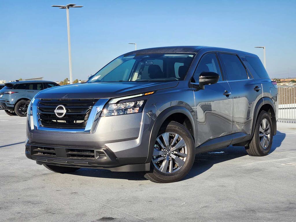 2025 Nissan Pathfinder S FWD