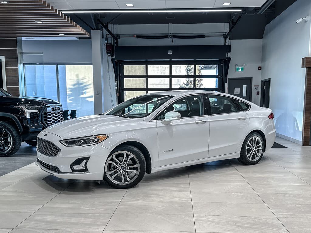 Ford Fusion Hybrid Titanium FWD 2019