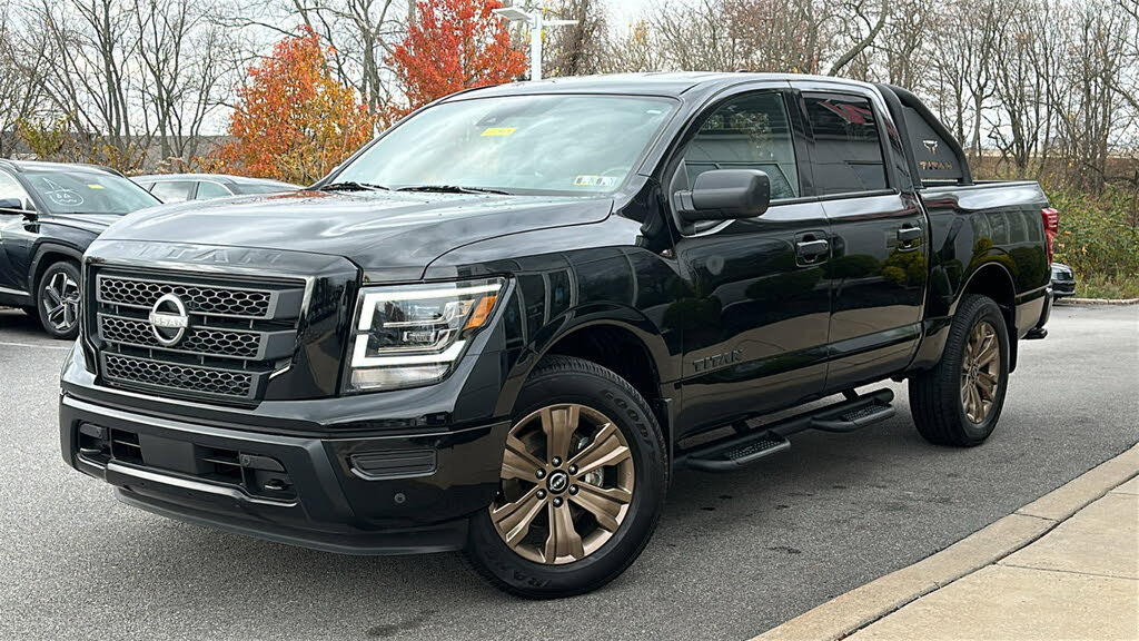 2024 Nissan Titan SV Crew Cab 4WD