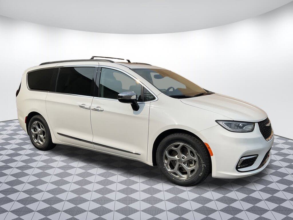 2023 Chrysler Pacifica Limited FWD