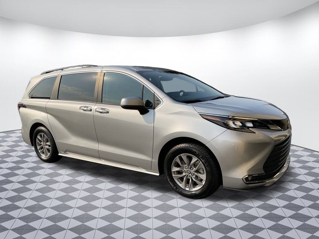 2024 Toyota Sienna XLE 7-Passenger FWD