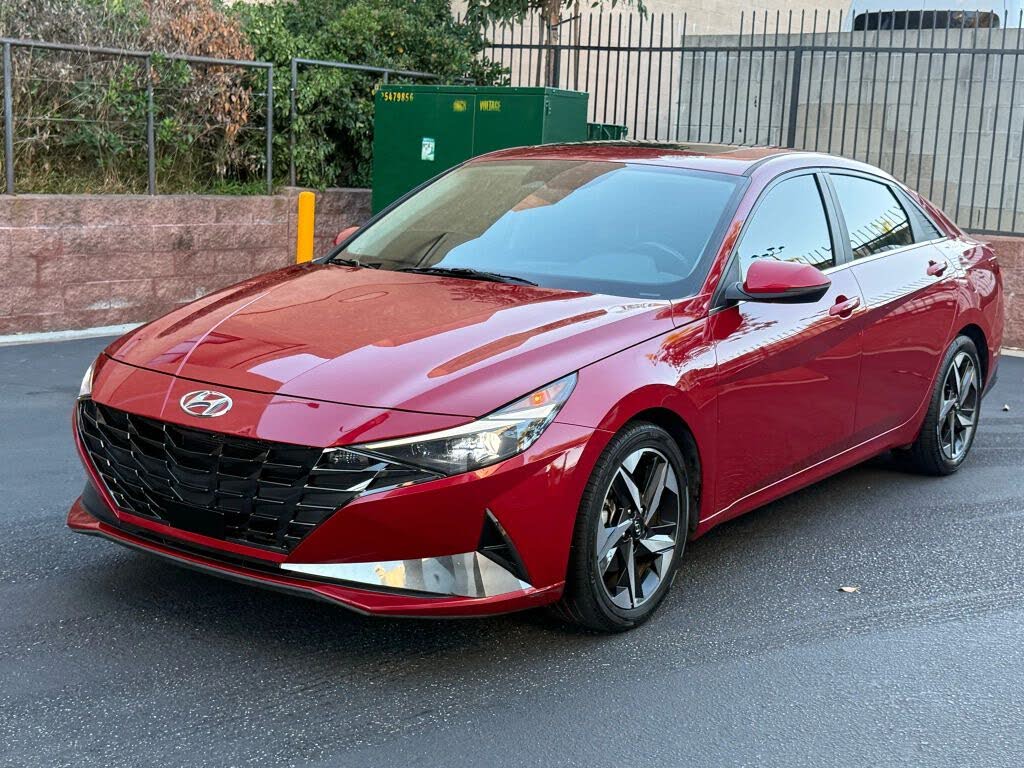 2022 Hyundai Elantra Limited FWD