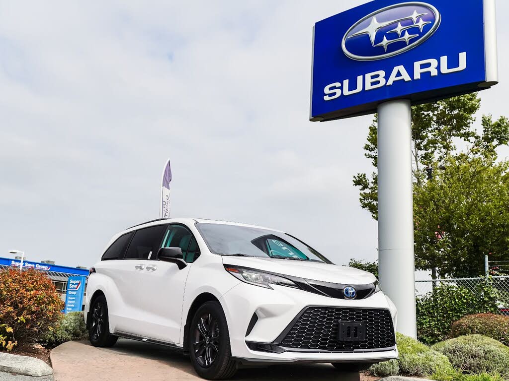 2025 Toyota Sienna XSE 7-Passenger AWD