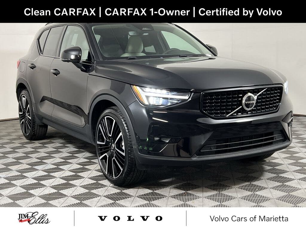2025 Volvo XC40 B5 Ultra Dark Theme AWD