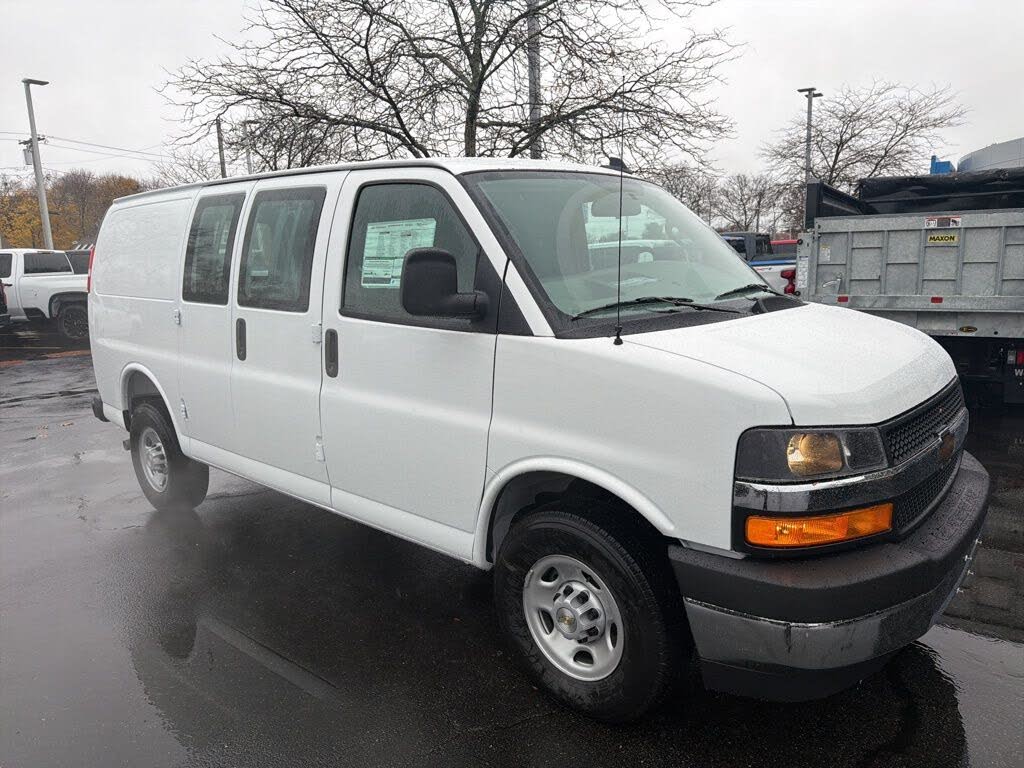 2025 Chevrolet Express Cargo 2500 RWD