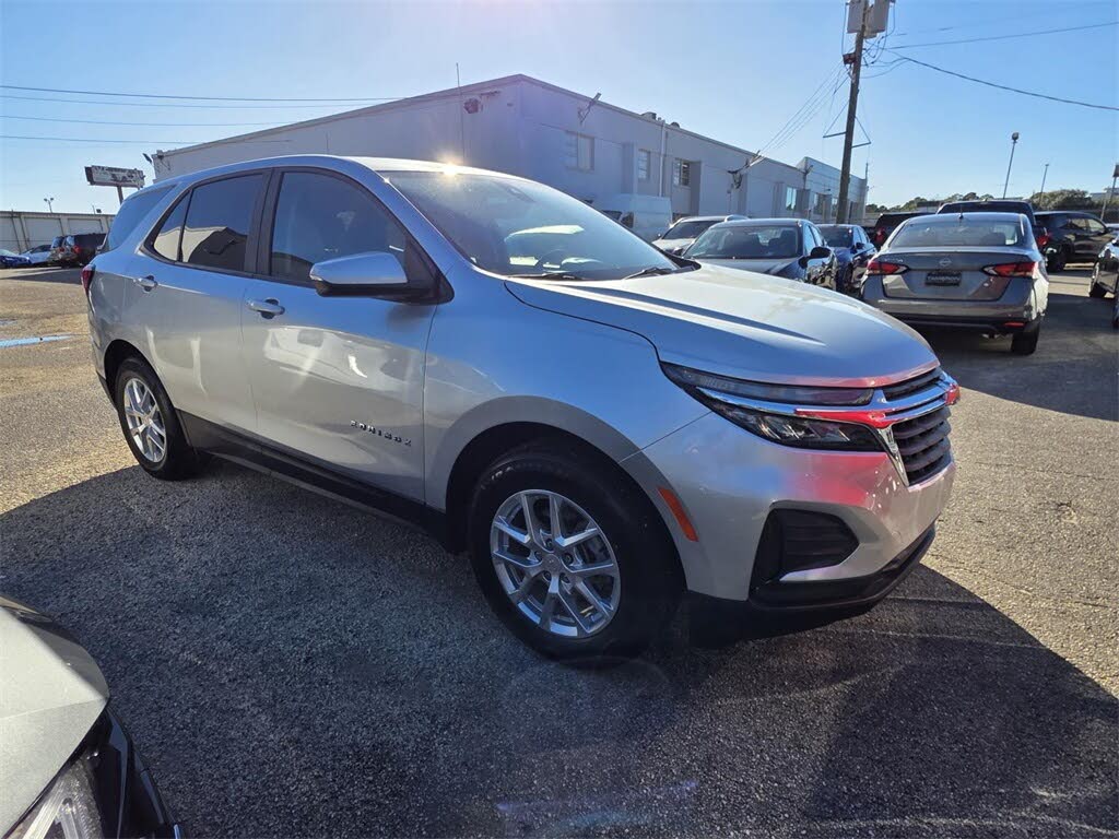 2022 Chevrolet Equinox LS FWD with 1LS