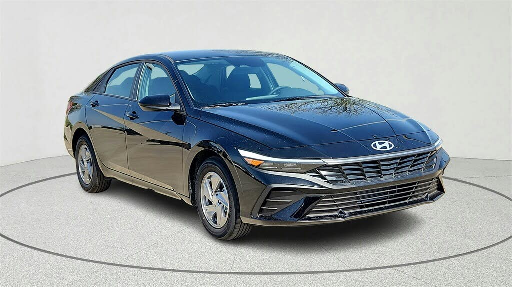 2025 Hyundai Elantra SE FWD