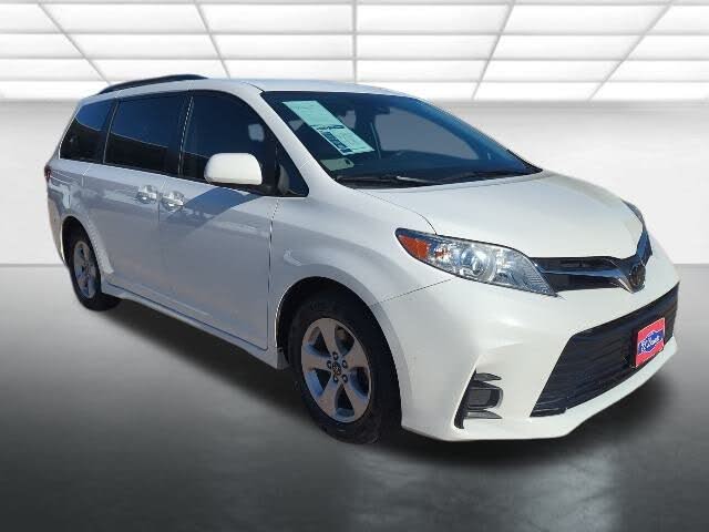 2020 Toyota Sienna LE 7-Passenger FWD with Auto-Access Seat