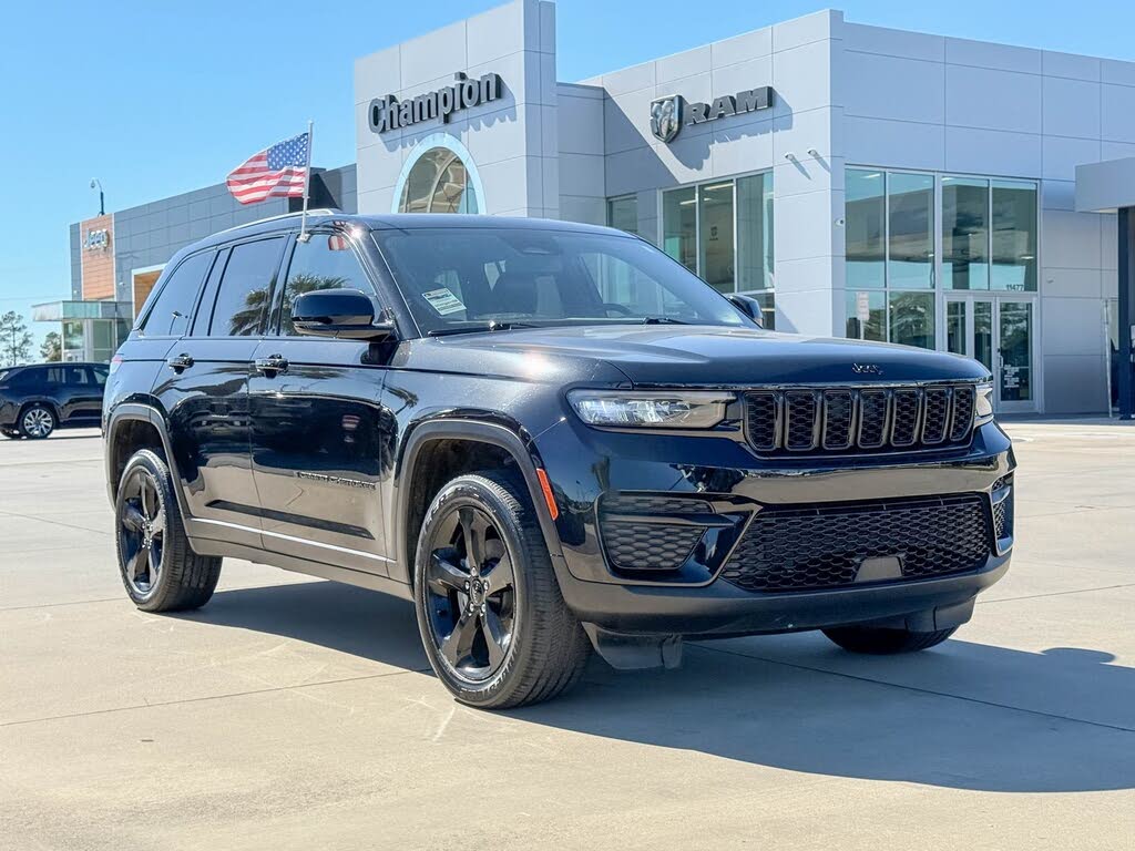 2023 Jeep Grand Cherokee Altitude 4WD