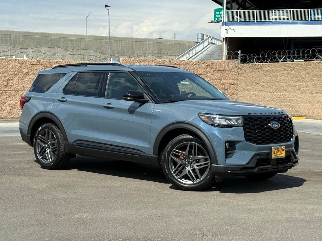 2025 Ford Explorer ST-Line RWD