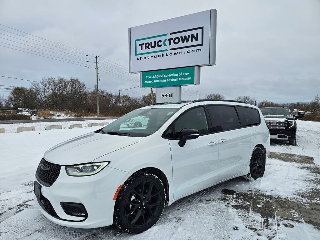 Chrysler Pacifica Touring L FWD 2024