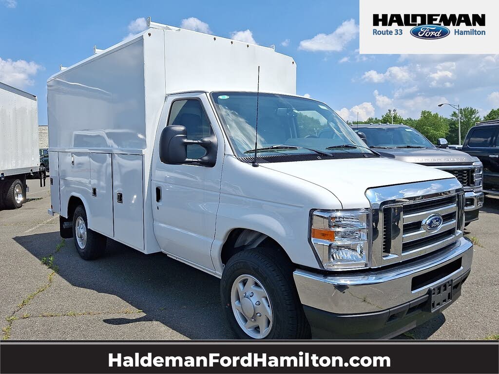 2025 Ford E-Series Chassis E-350 SD Cutaway SB DRW RWD