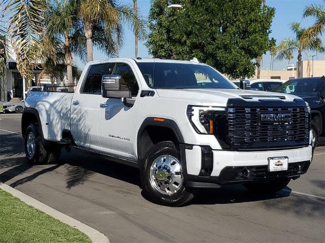 2026 GMC Sierra 3500HD Denali Ultimate Crew Cab 4WD