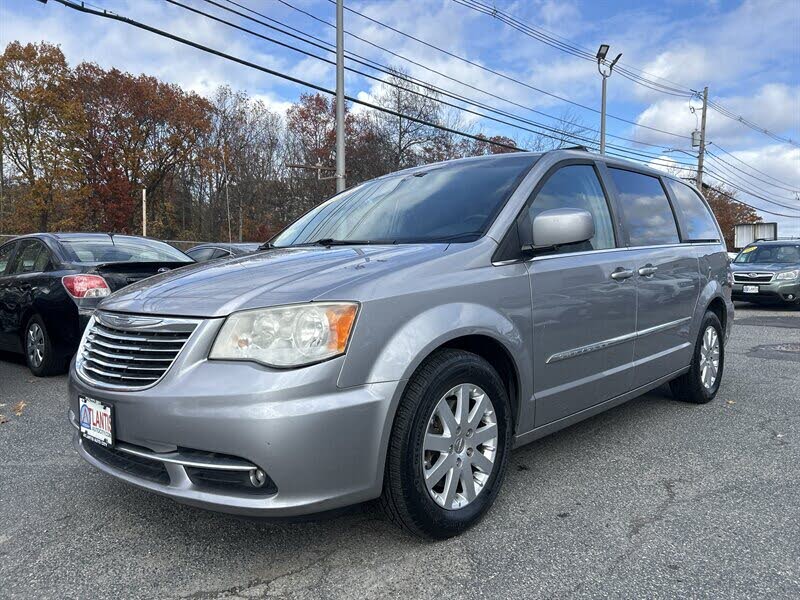 2014 Chrysler Town & Country Touring FWD