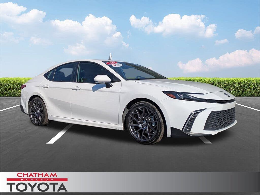 2025 Toyota Camry SE FWD