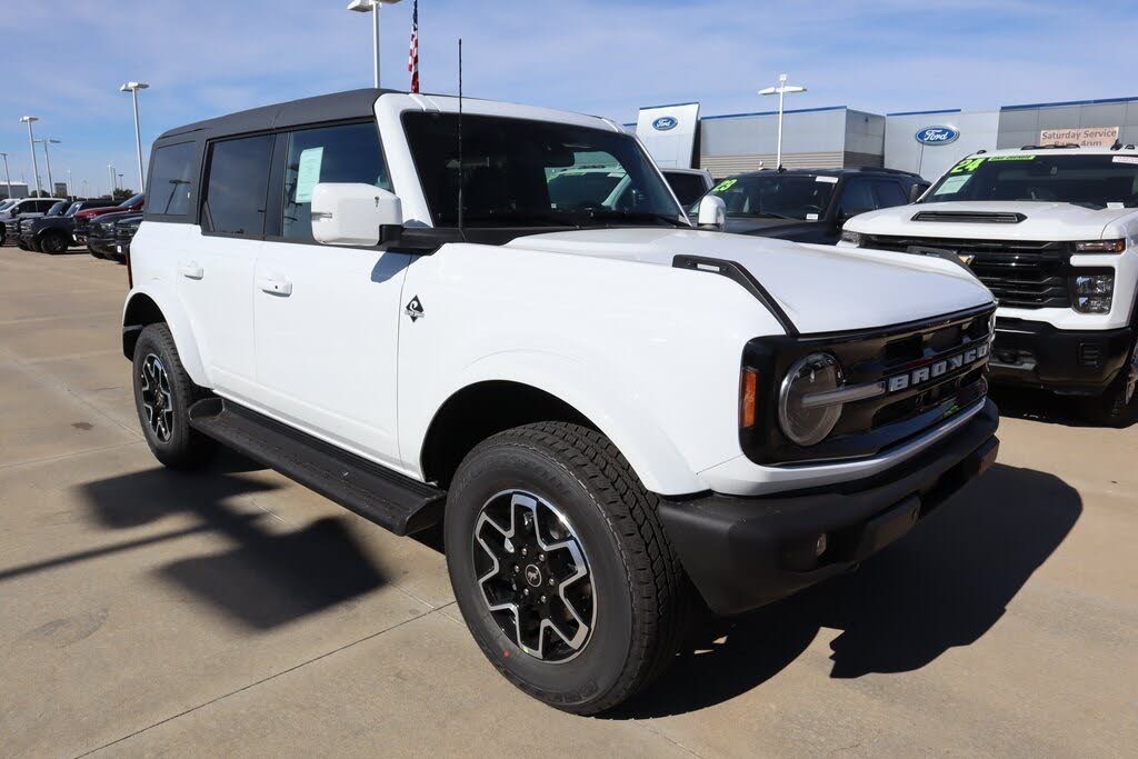2025 Ford Bronco Outer Banks 4-Door 4WD