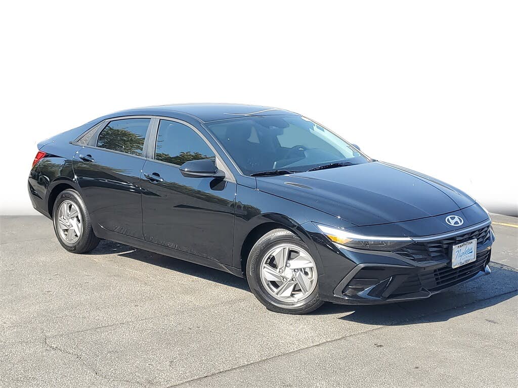 2025 Hyundai Elantra SE FWD