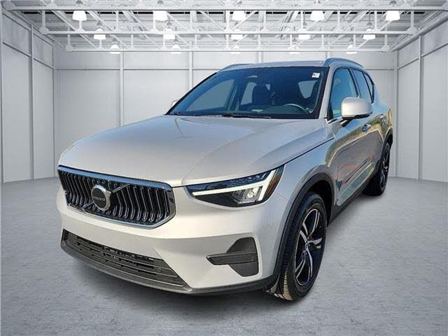 2024 Volvo XC40 B5 Core Bright Theme AWD
