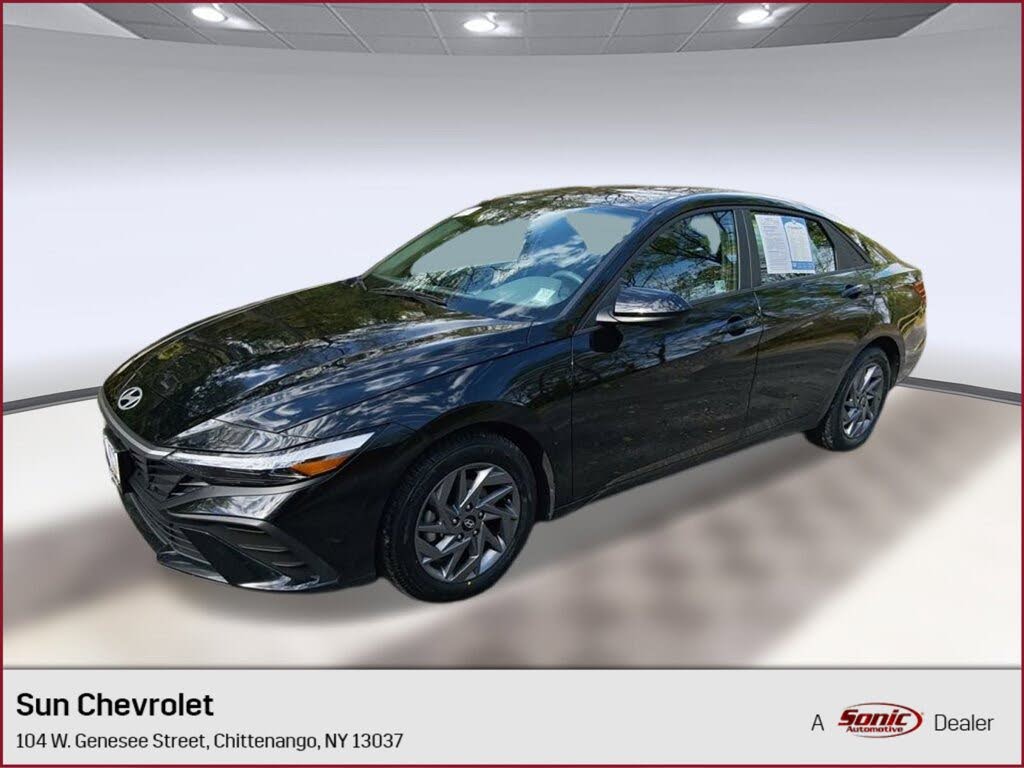 2024 Hyundai Elantra SEL FWD