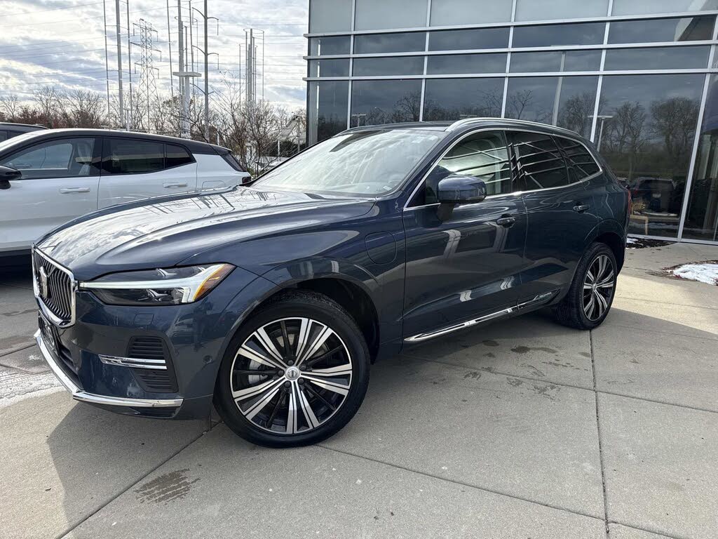 2023 Volvo XC60 Recharge T8 Plus Bright Theme eAWD