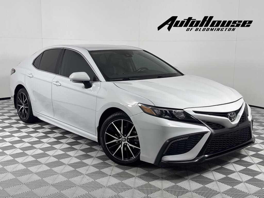 2024 Toyota Camry SE AWD