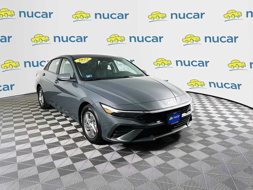 2025 Hyundai Elantra SE FWD