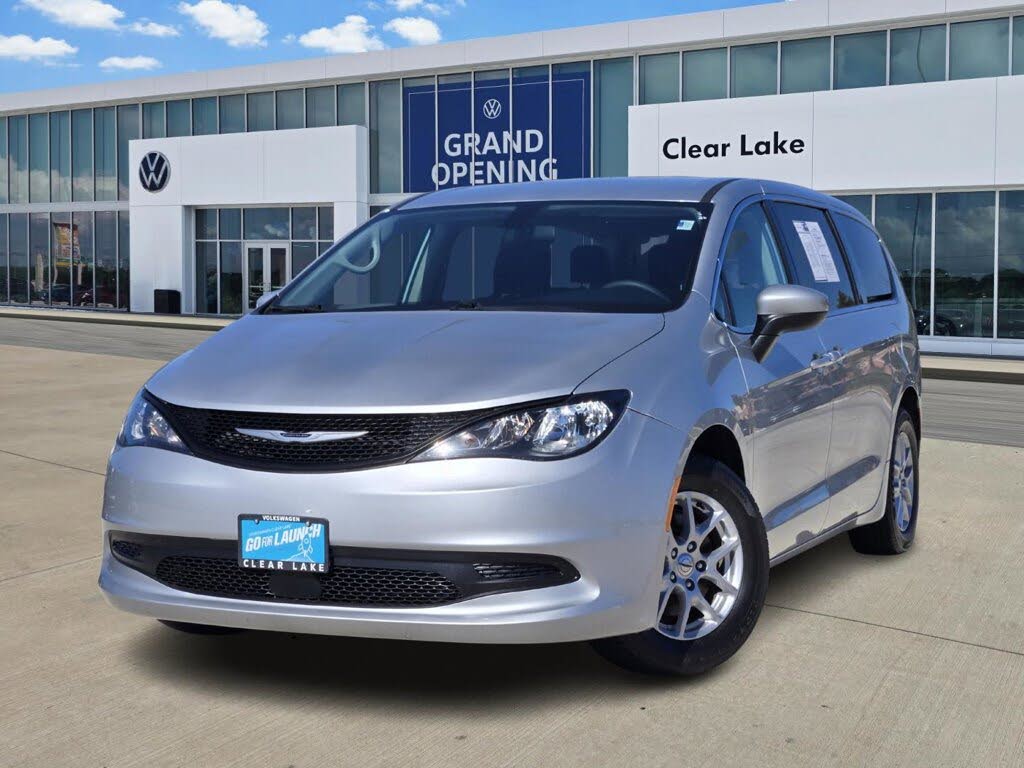 2022 Chrysler Voyager LX FWD