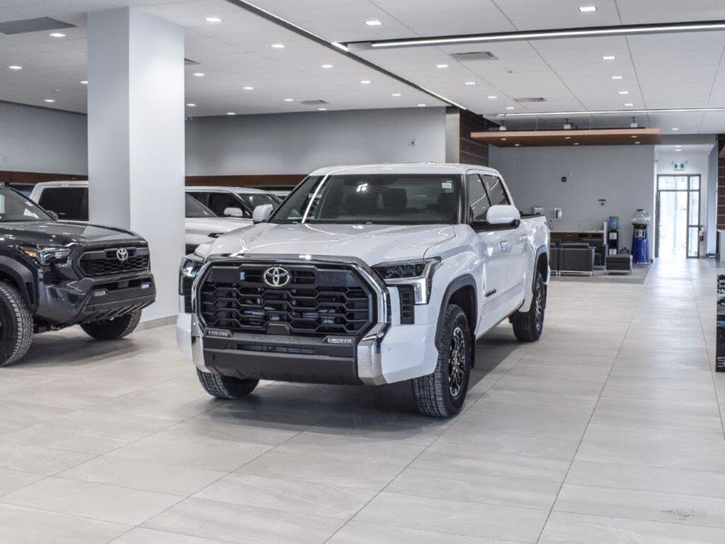 Toyota Tundra SR5 Double Cab 4WD 2026