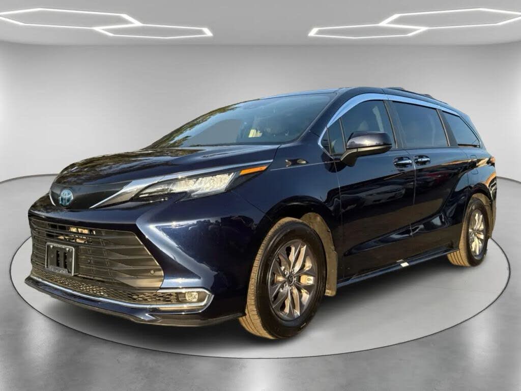 2022 Toyota Sienna XLE 7-Passenger FWD