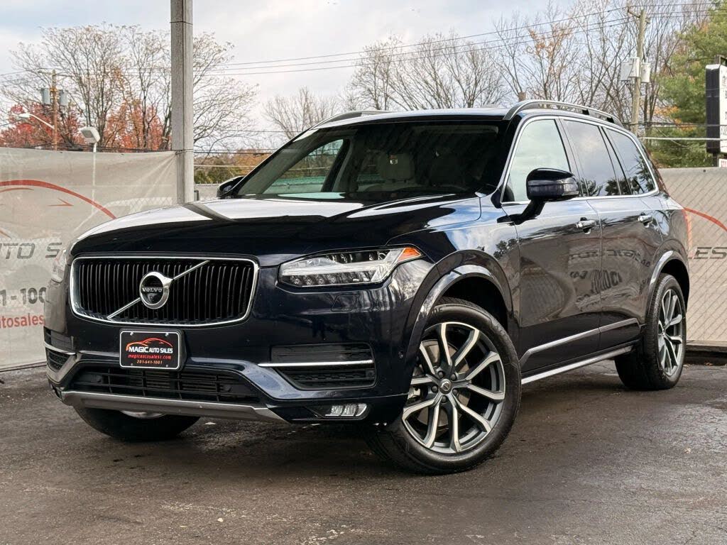 2017 Volvo XC90 T6 Momentum AWD