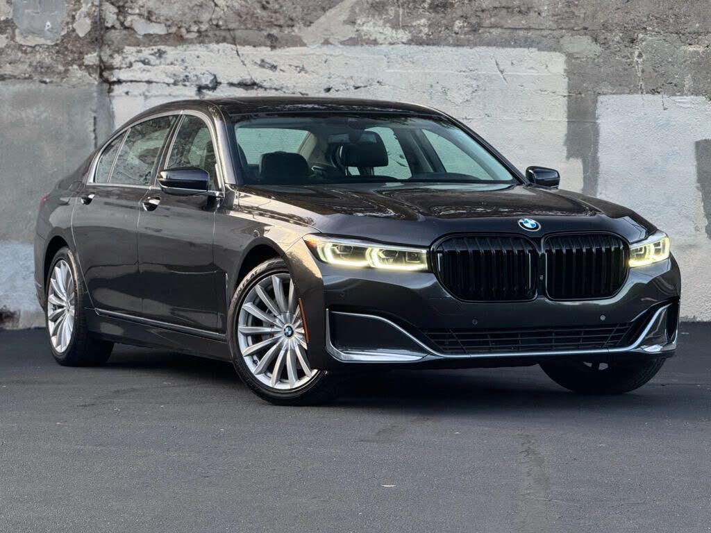 2022 BMW 7 Series 740i RWD