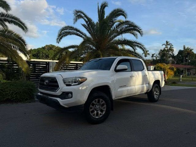 2017 Toyota Tacoma SR5 I4 Double Cab RWD
