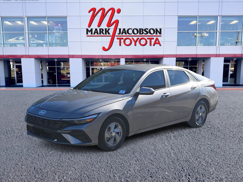 2024 Hyundai Elantra SE FWD