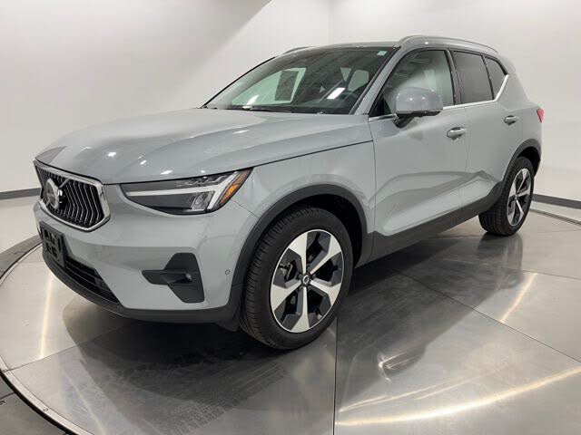 2025 Volvo XC40 B5 Plus Bright Theme AWD