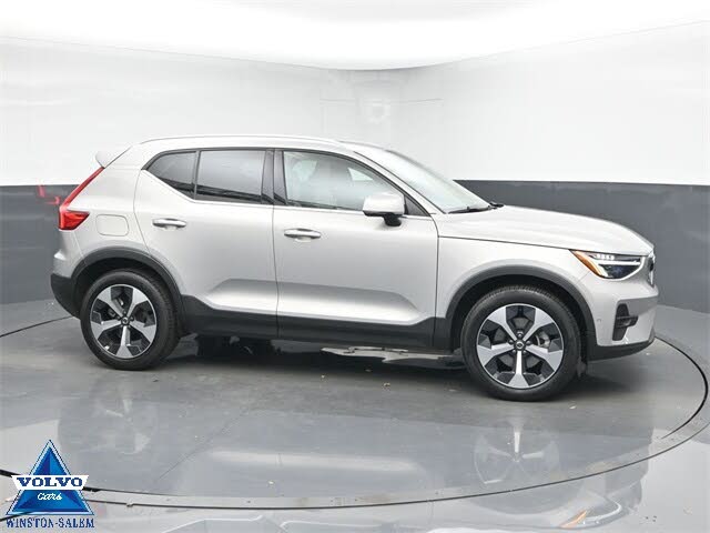 2024 Volvo XC40 B5 Plus Bright Theme AWD