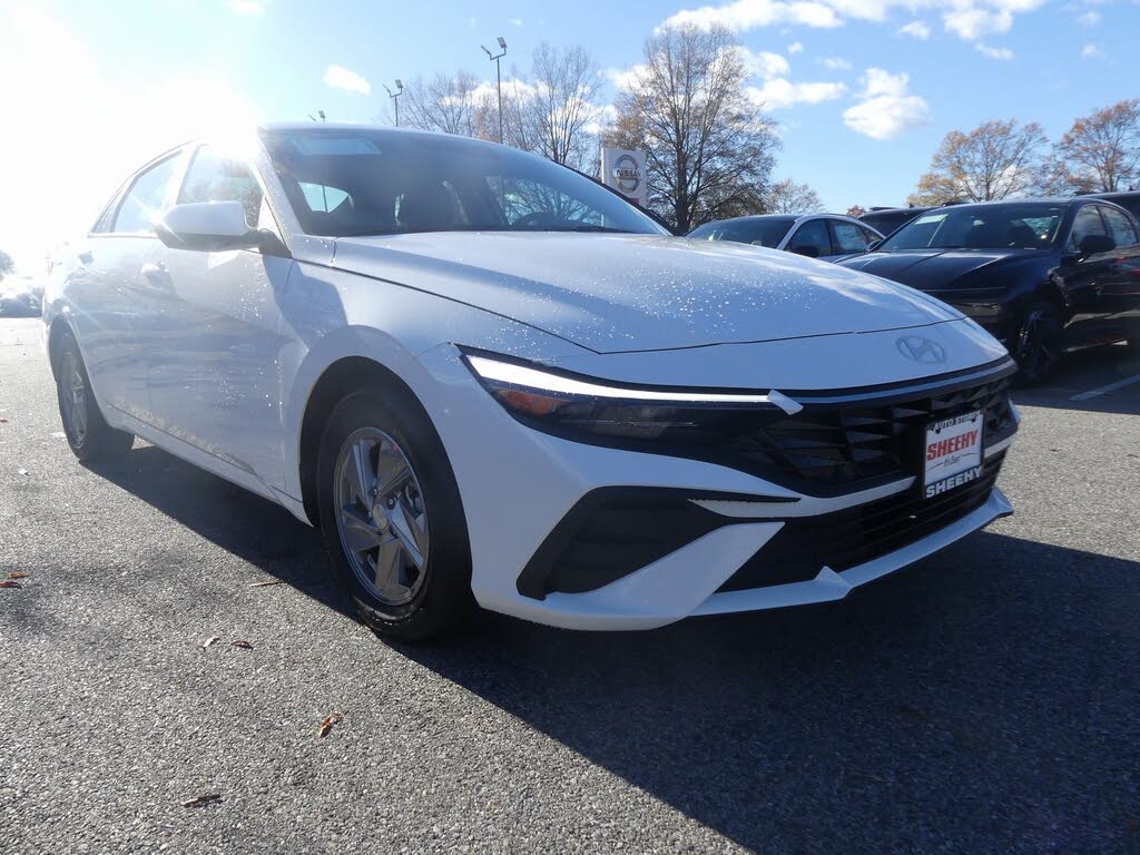 2026 Hyundai Elantra SE FWD