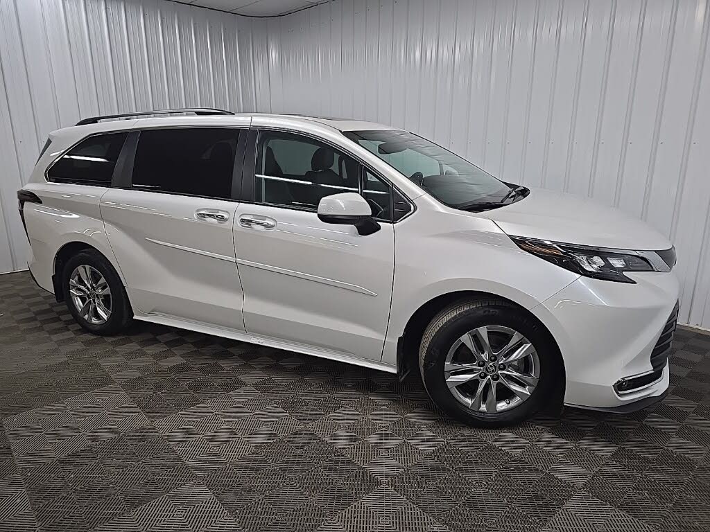 2024 Toyota Sienna XLE 7-Passenger AWD