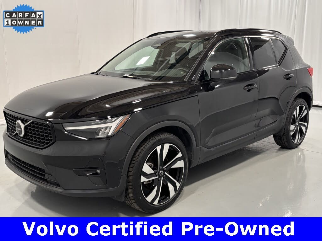 2025 Volvo XC40 B5 Plus Dark Theme AWD