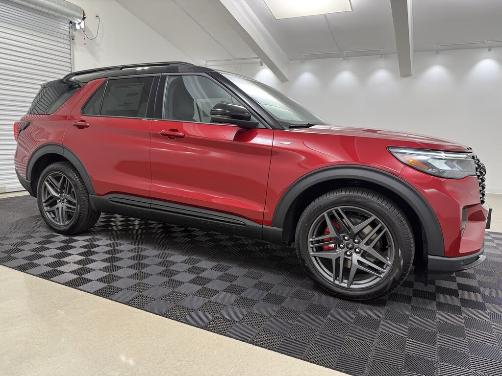 2025 Ford Explorer ST-Line RWD