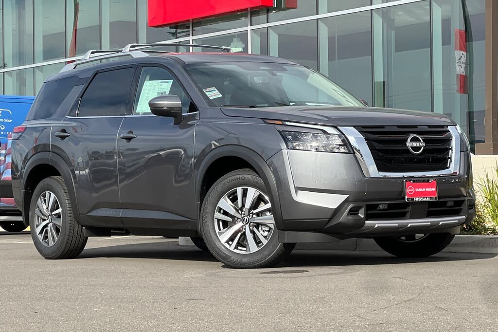 2025 Nissan Pathfinder SL 4WD