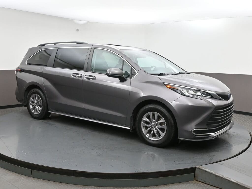 2023 Toyota Sienna XLE 8-Passenger FWD
