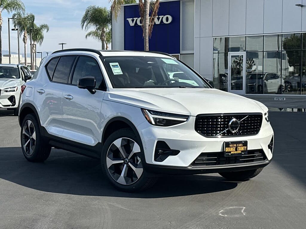 2026 Volvo XC40 B5 Plus AWD