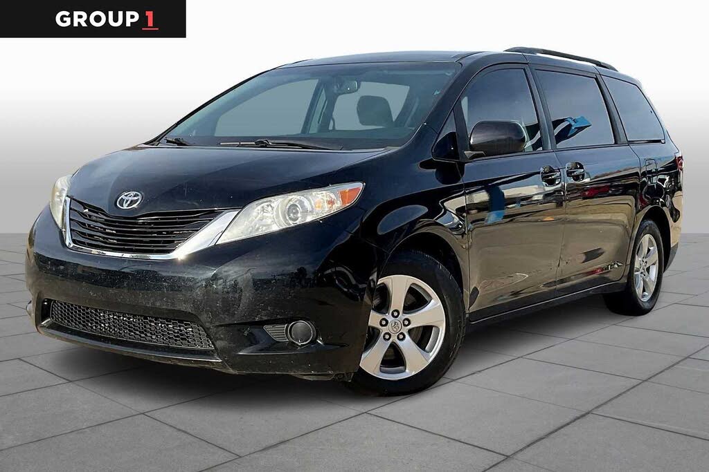 2017 Toyota Sienna LE 7-Passenger Auto Access Seat FWD