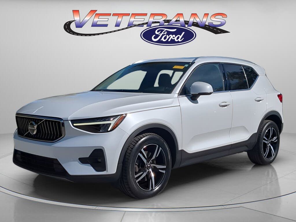 2023 Volvo XC40 B5 Plus Bright Theme AWD