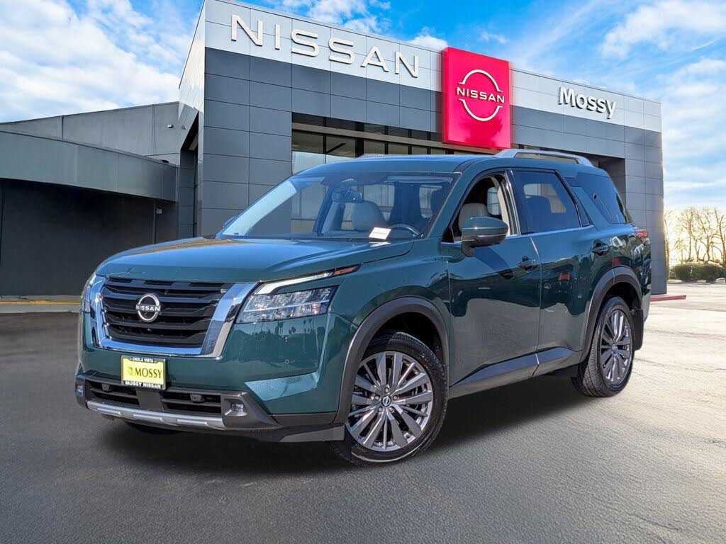 2022 Nissan Pathfinder SL FWD
