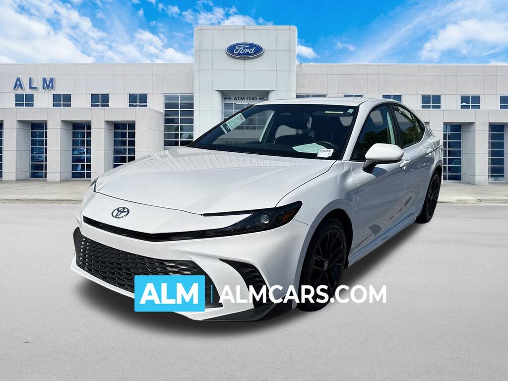 2025 Toyota Camry SE FWD