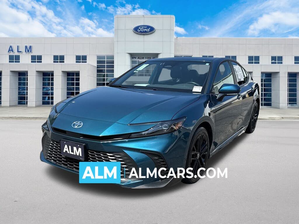 2025 Toyota Camry SE FWD