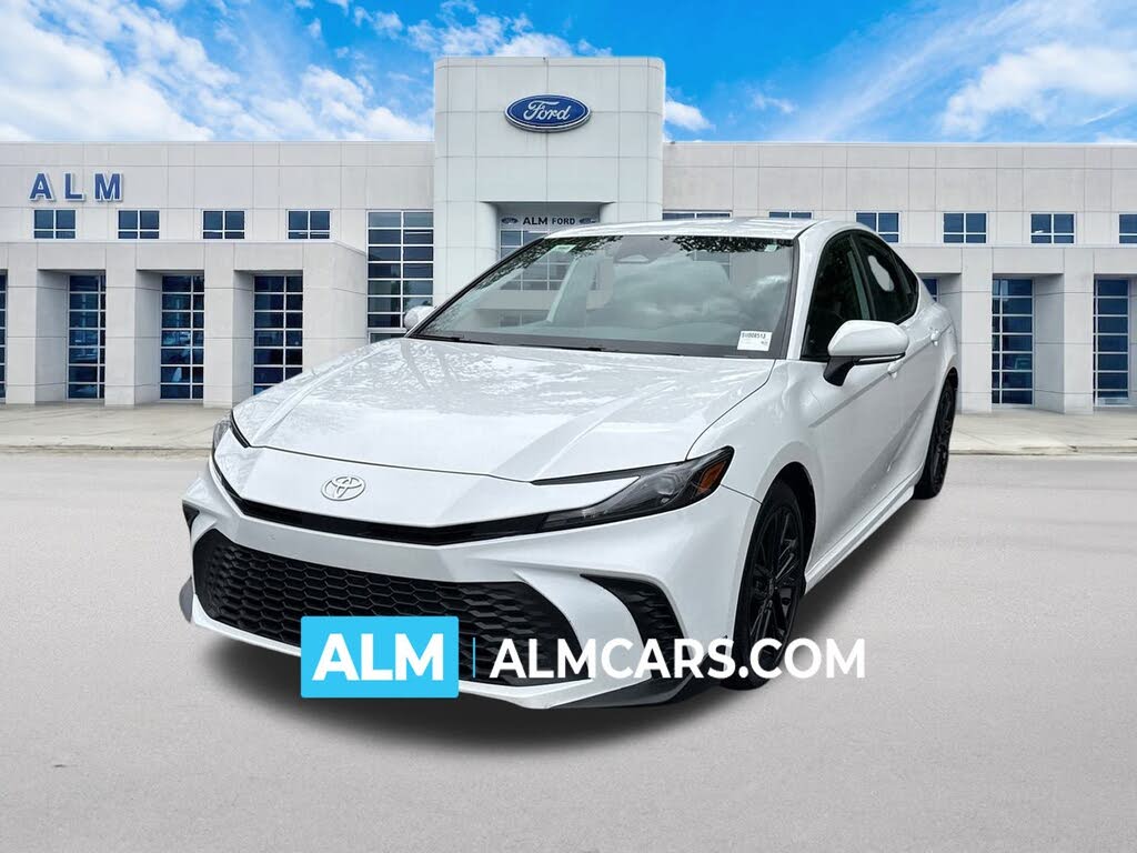 2025 Toyota Camry SE FWD